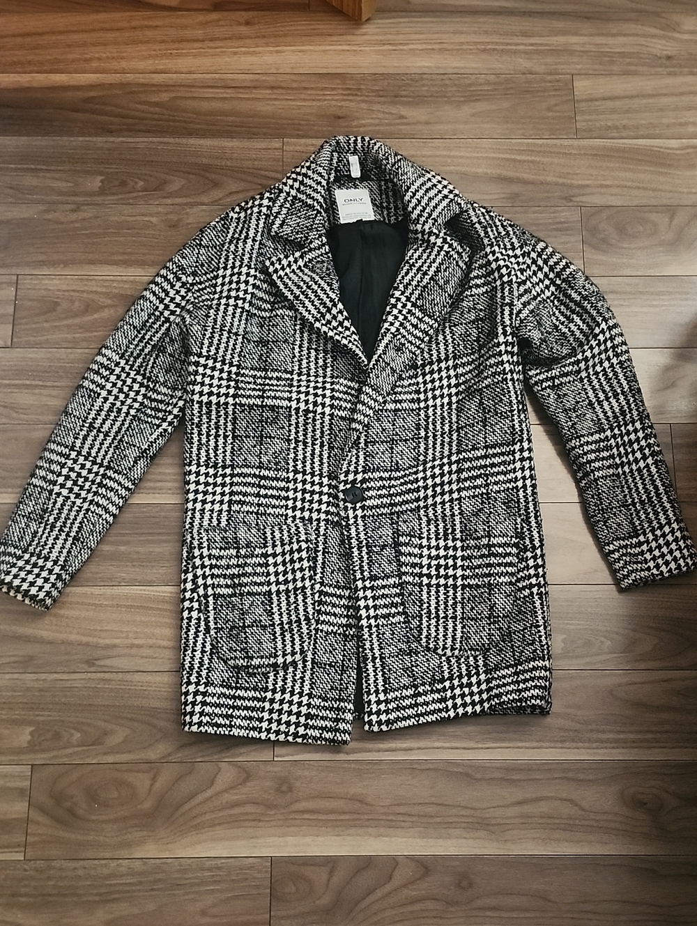 Plaid Coat Jacket Wool-blend Black and White Collar Open Front One Button